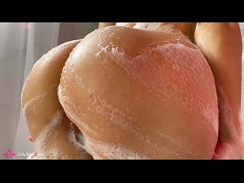 ❤️ Brunetė masturbuoja putytę su vibratoriumi iki intensyvaus orgazmo duše ️❌ Dulkinimo video prie mūsų lt.sexera.ru ❌️